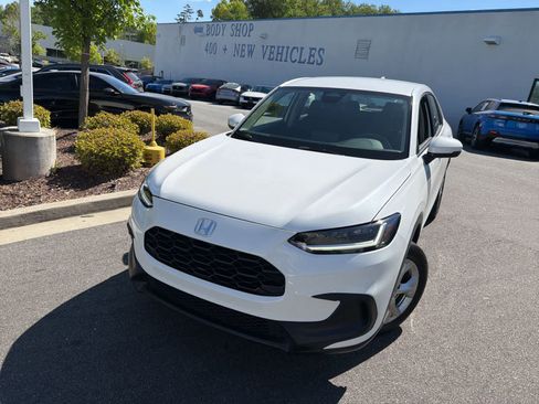 Used 2023 Honda HR-V LX image 3