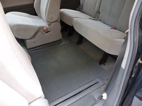 Used 2017 Toyota Sienna LE FWD image 42