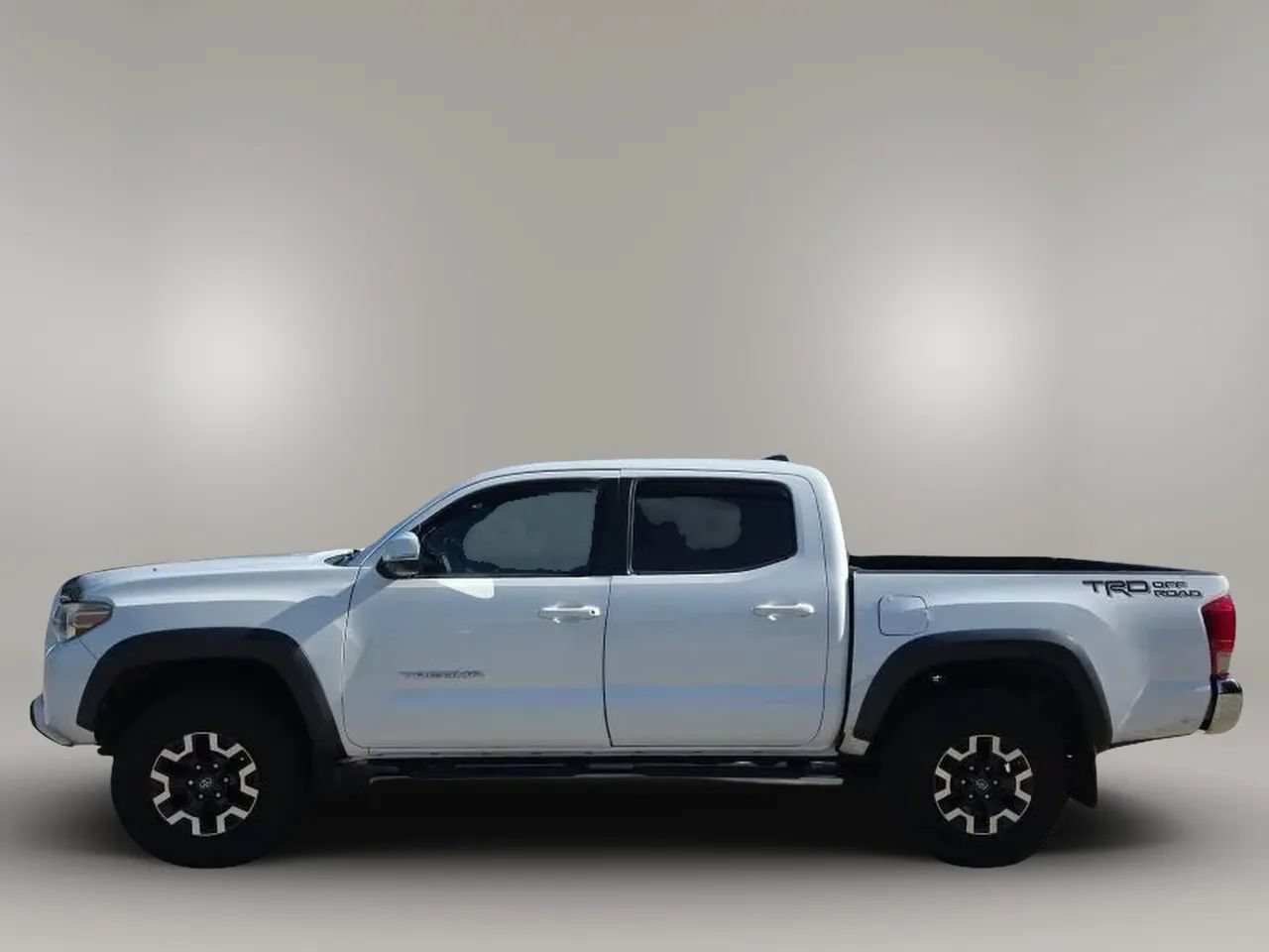 Used 2017 Toyota Tacoma TRD Off-Road w/ Tow Package RWD image 4
