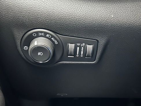 New 2026 Jeep Compass Limited image 18