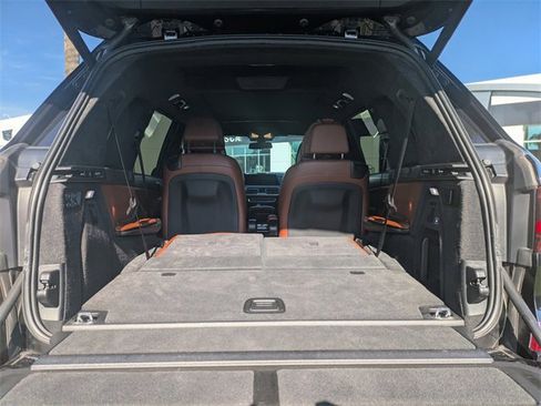 Used 2021 BMW X7 M50i image 12