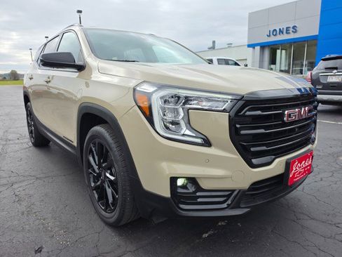 Used 2023 GMC Terrain SLT w/ Tech Package AWD/4WD image 7