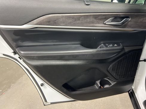 Used 2024 Jeep Grand Cherokee L Limited w/ Luxury Tech Group II image 20