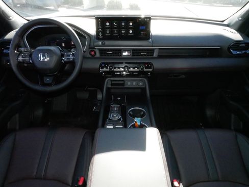Used 2026 Honda Pilot Black Edition image 10