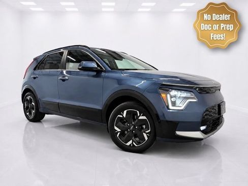 Used 2023 Kia Niro Wave w/ Wave Preserve Package FWD image 3