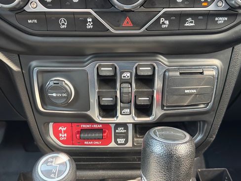 Used 2021 Jeep Gladiator Rubicon AWD/4WD image 14