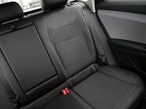 Used 2022 Volkswagen Taos SE image 14