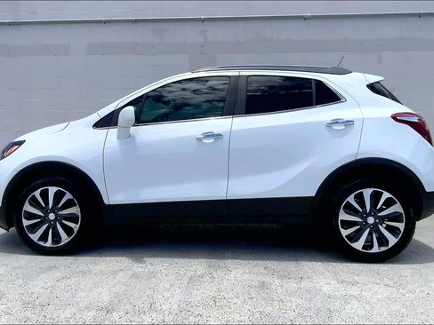 Used 2021 Buick Encore Preferred w/ Safety Package II FWD image 3