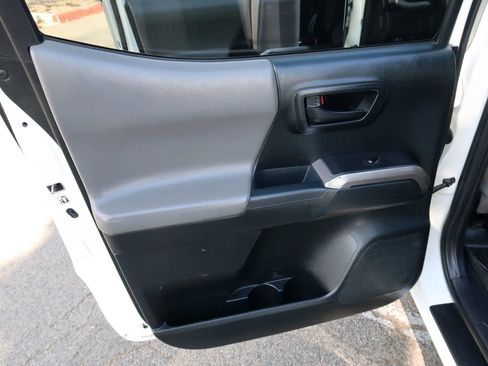 Used 2017 Toyota Tacoma SR5 w/ Tow Package image 16