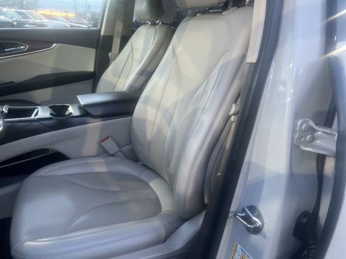 Used 2019 Lincoln Nautilus Select image 9