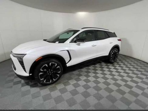 New 2025 Chevrolet Blazer EV RS image 9