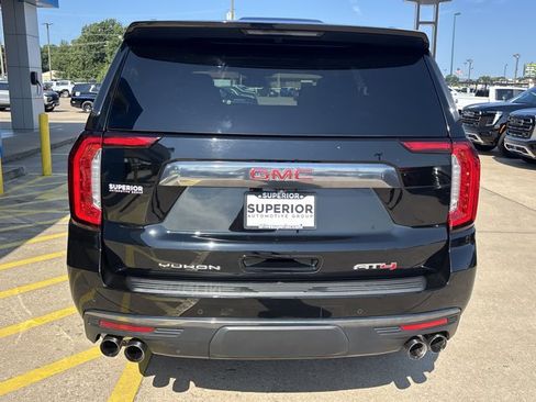 Used 2024 GMC Yukon AT4 w/ AT4 Premium Package AWD/4WD image 4