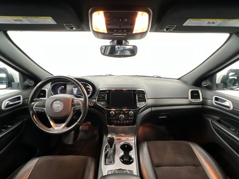 Used 2020 Jeep Grand Cherokee Altitude image 10