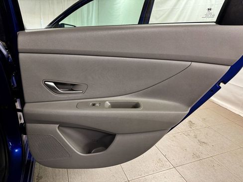 Used 2021 Hyundai Elantra SE image 16