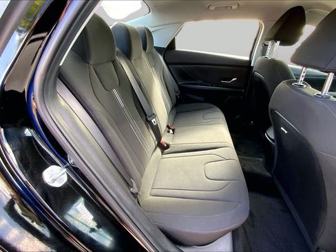 Certified 2023 Hyundai Elantra SEL FWD image 19