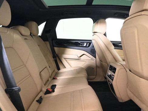 Certified 2022 Porsche Cayenne image 19
