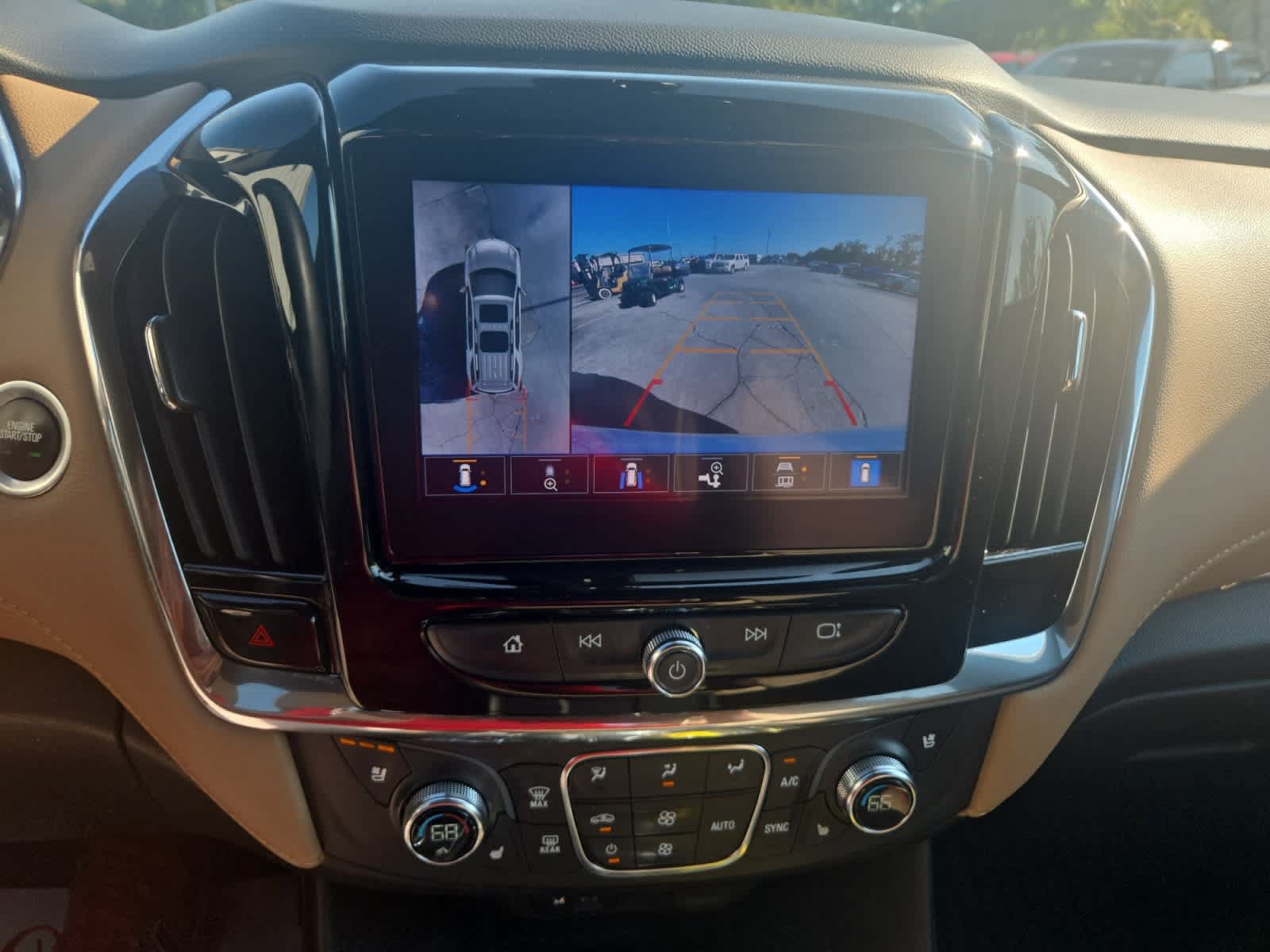 Used 2023 Chevrolet Traverse Premier FWD image 17