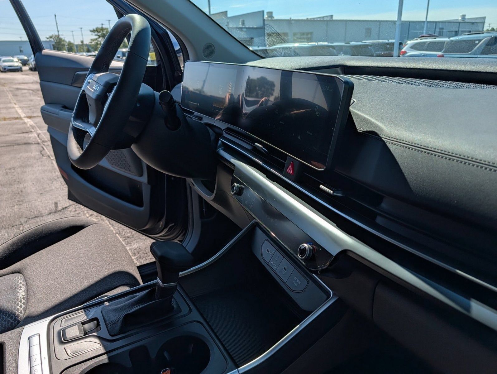 New 2027 Kia Carnival LX FWD image 29