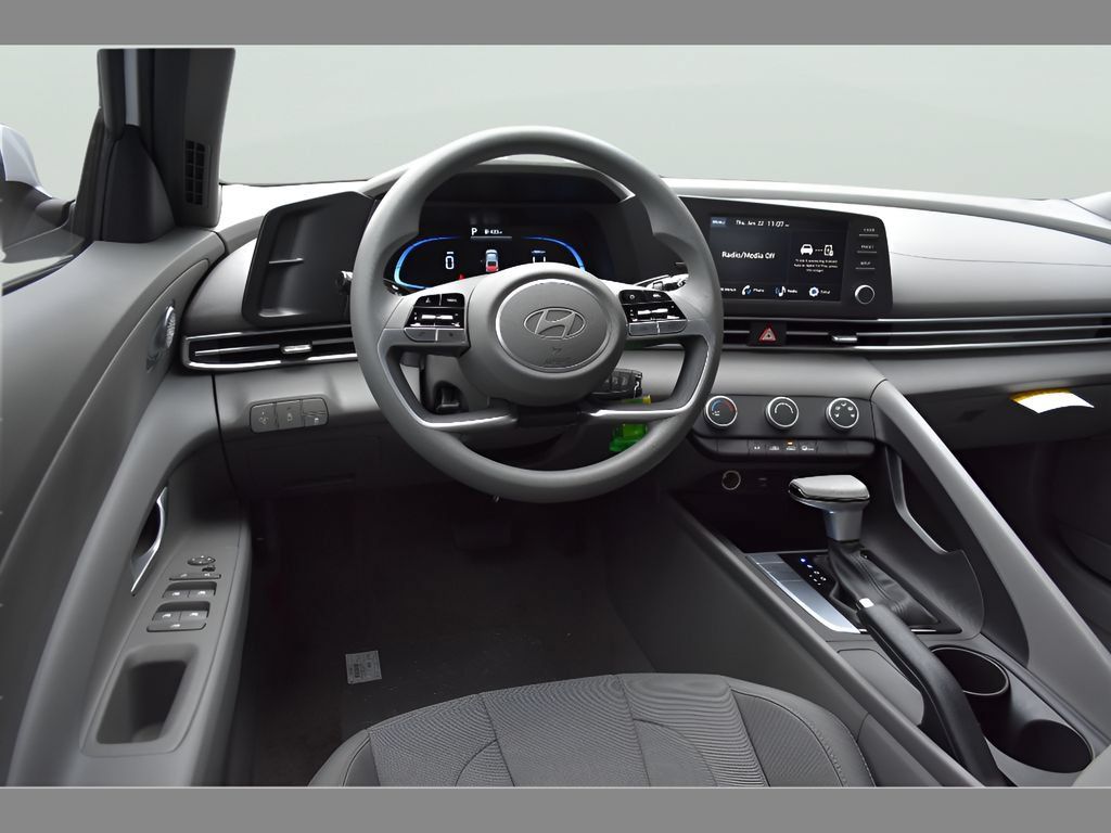 New 2026 Hyundai Elantra SE FWD image 12