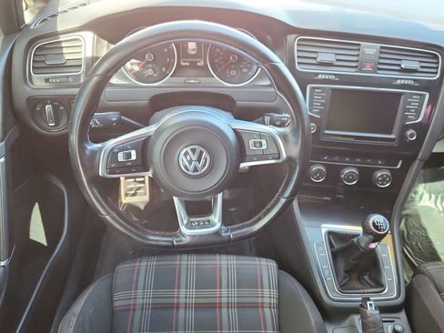 Used 2016 Volkswagen Golf 4-Door FWD image 10