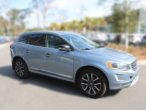 Used 2017 Volvo XC60 T6 Dynamic w/ Climate Package image 15
