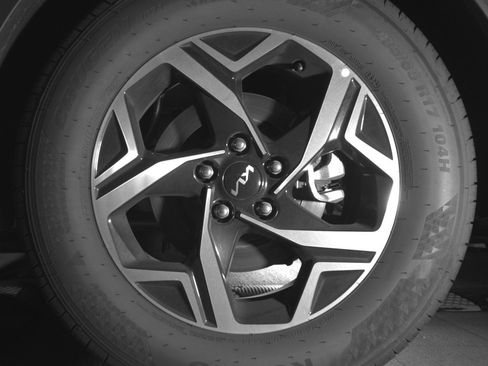 Used 2025 Kia Sportage LX image 14