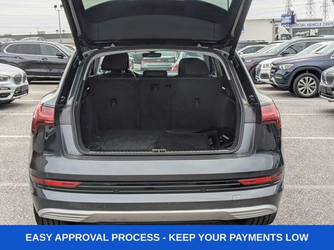 Used 2019 Audi e-tron Prestige w/ Prestige Package AWD/4WD image 7