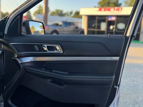 Used 2018 Ford Explorer XLT w/ Equipment Group 202A image 17