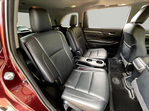 Used 2018 Toyota Highlander Limited AWD/4WD image 25