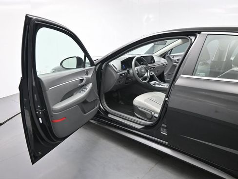 Used 2020 Hyundai Sonata SE w/ Cargo Package FWD image 9