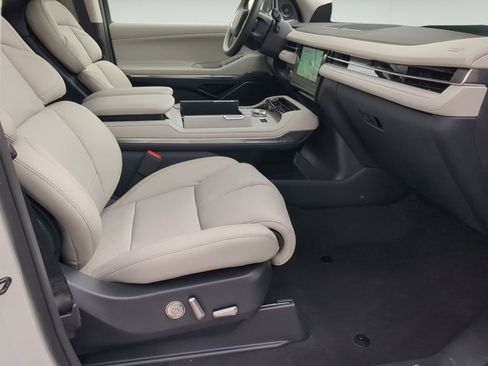 New 2026 Lincoln Navigator L Premier AWD/4WD image 24