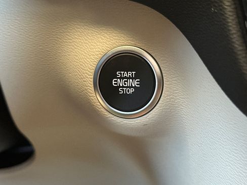New 2026 Volvo XC40 B5 Plus AWD/4WD image 19