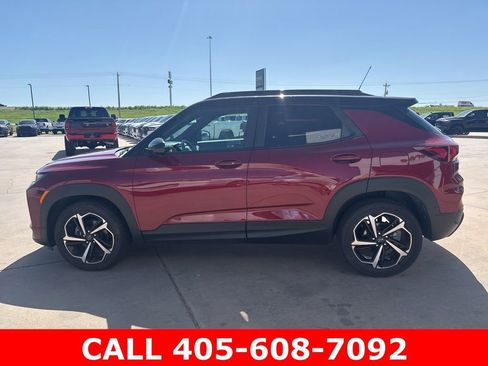 Used 2022 Chevrolet TrailBlazer RS w/ Sun and Liftgate Package FWD image 3