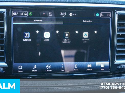 Used 2025 Chrysler Pacifica Limited image 19