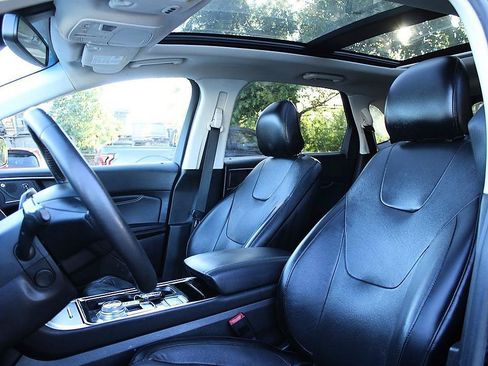 Used 2019 Ford Edge Titanium w/ Equipment Group 301A FWD image 9
