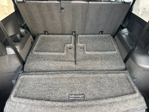 Used 2023 Volkswagen Tiguan SE image 18