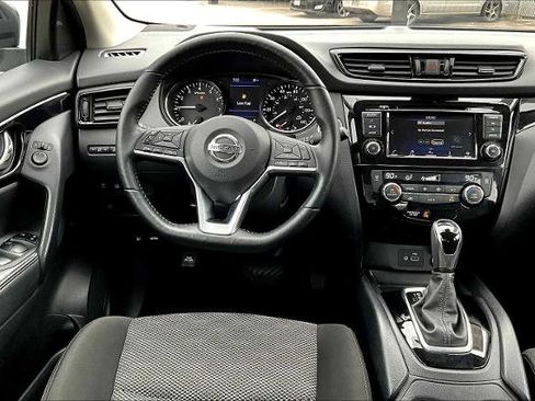 Certified 2021 Nissan Rogue Sport SV image 5