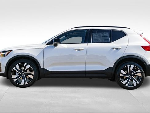New 2026 Volvo XC40 B5 Ultra w/ Climate Package AWD/4WD image 8