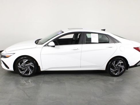 Certified 2024 Hyundai Elantra SEL w/ Convenience Package FWD image 15
