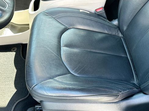 Used 2021 Chrysler Pacifica Touring-L image 19