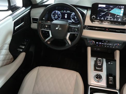 Used 2024 Mitsubishi Outlander SEL image 16