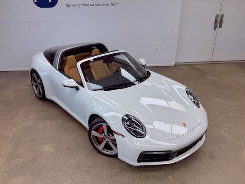 Used 2024 Porsche 911 Targa 4S w/ Premium Package image 32