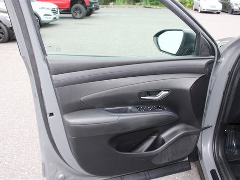Used 2025 Hyundai Santa Cruz SE FWD image 12