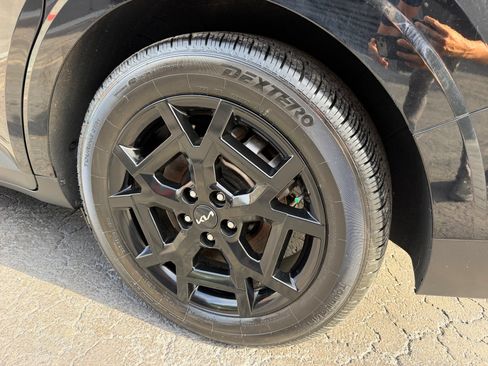 Used 2025 Kia Carnival SX Prestige FWD image 30