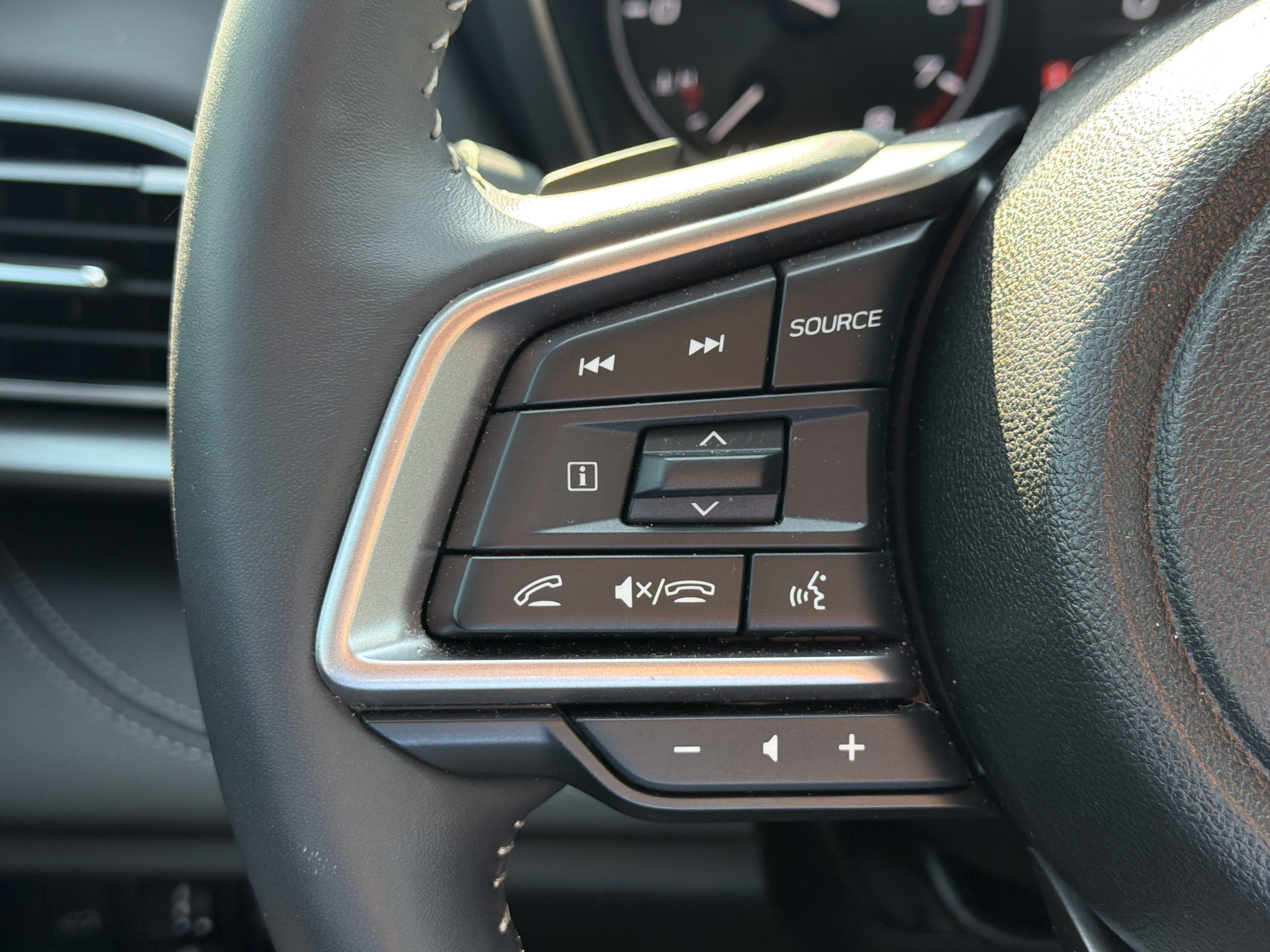 Certified 2025 Subaru Outback Touring XT AWD/4WD image 14