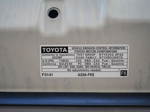 Used 2022 Toyota Camry SE w/ Carpet Mat Package (TMS) FWD image 28