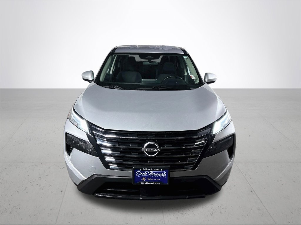 Used 2024 Nissan Rogue SV AWD/4WD image 3