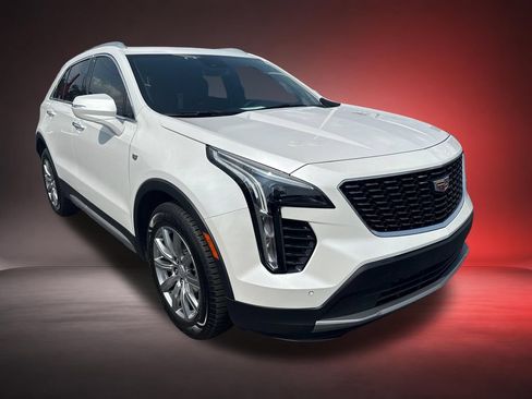 Certified 2023 Cadillac XT4 Premium Luxury FWD image 3