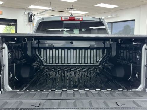 Used 2025 Chevrolet Colorado Z71 AWD/4WD image 24