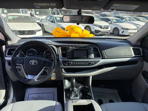 Used 2014 Toyota Highlander LE image 31
